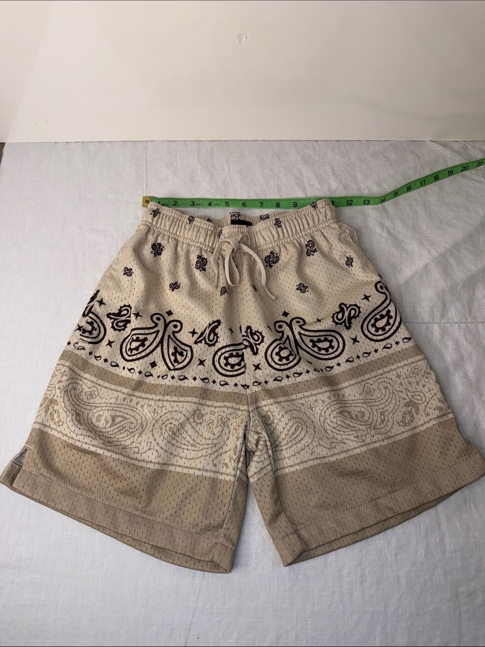 EUC LCKR Brentwood Mesh Beige Paisley Bandana Drawstring Shorts Small